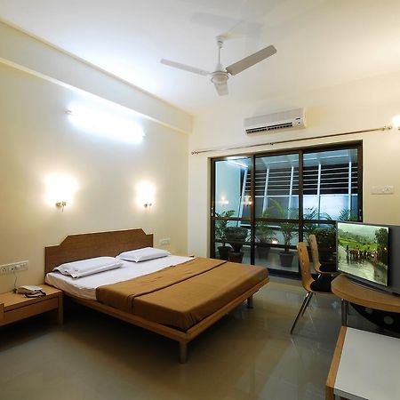 ناسيك Hotel New Holiday Plaza المظهر الخارجي الصورة