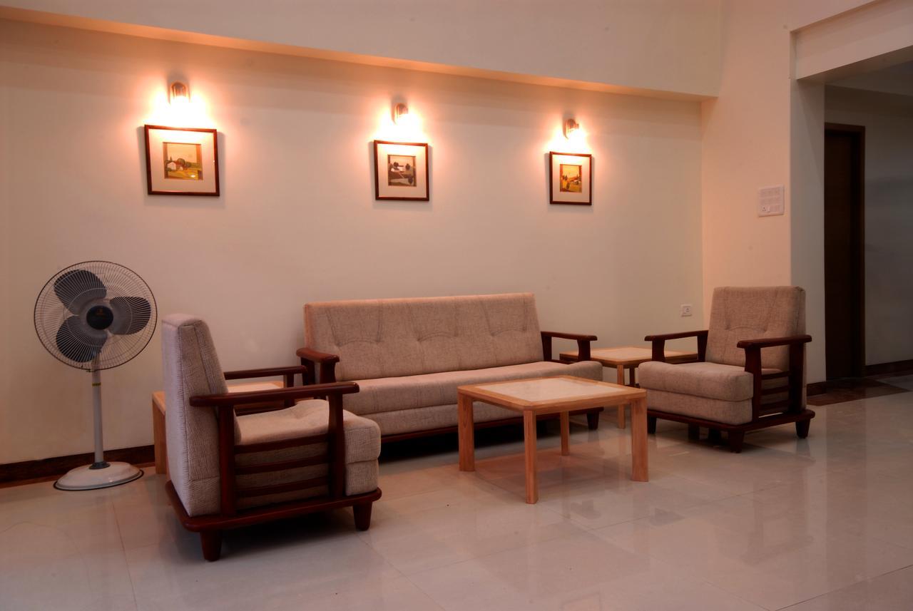 ناسيك Hotel New Holiday Plaza المظهر الخارجي الصورة