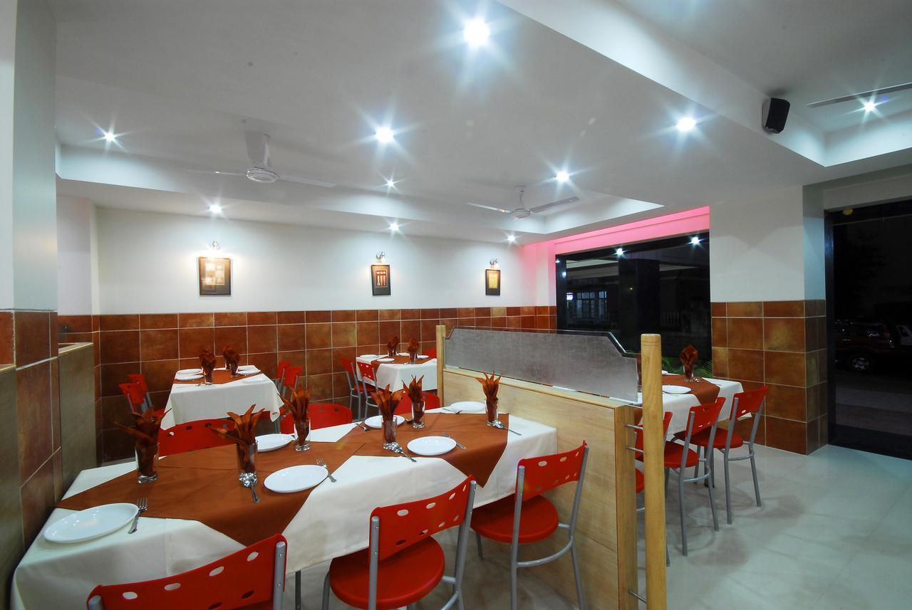 ناسيك Hotel New Holiday Plaza المظهر الخارجي الصورة