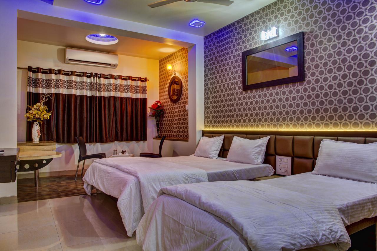 ناسيك Hotel New Holiday Plaza المظهر الخارجي الصورة