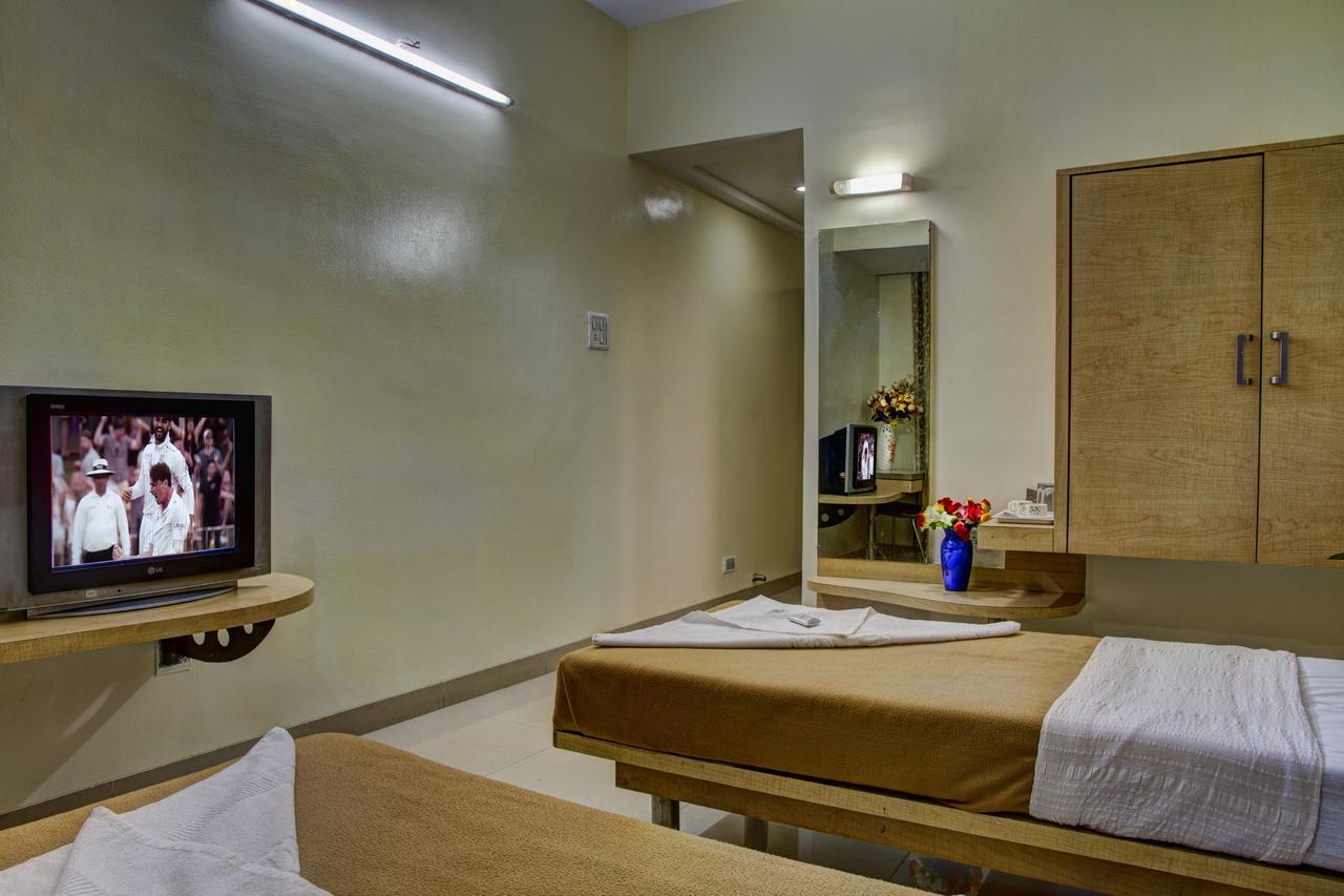 ناسيك Hotel New Holiday Plaza المظهر الخارجي الصورة